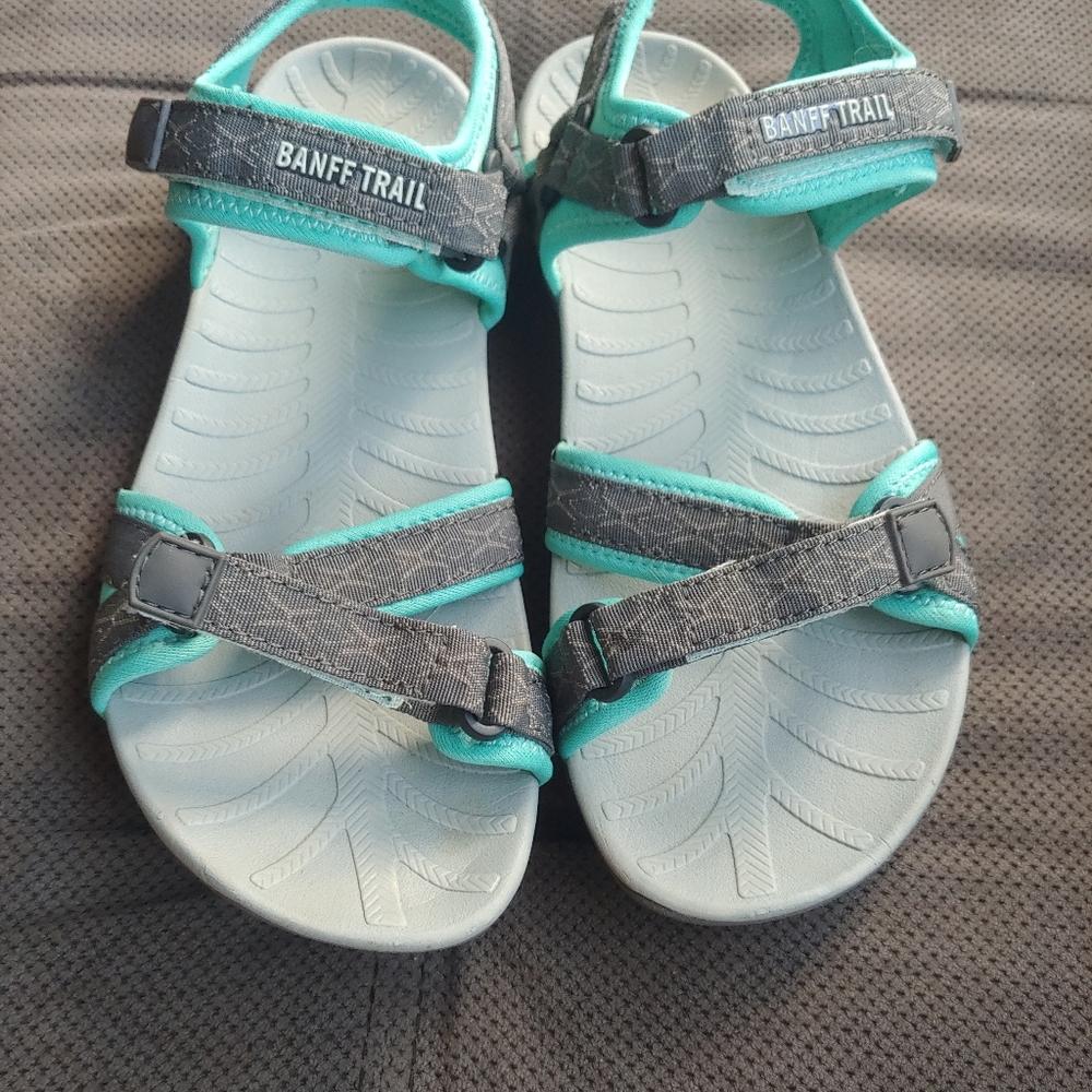Banff Trail Brand New Sandals 6 ladies/big kid